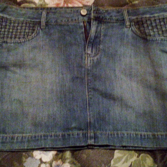 Diva brand Old Navy denim skirt. Short but very cute. Never been worn. Size 10 - Picture 2 of 2